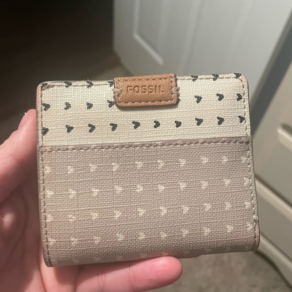 Fossil wallet. Small size. Excellent condition.